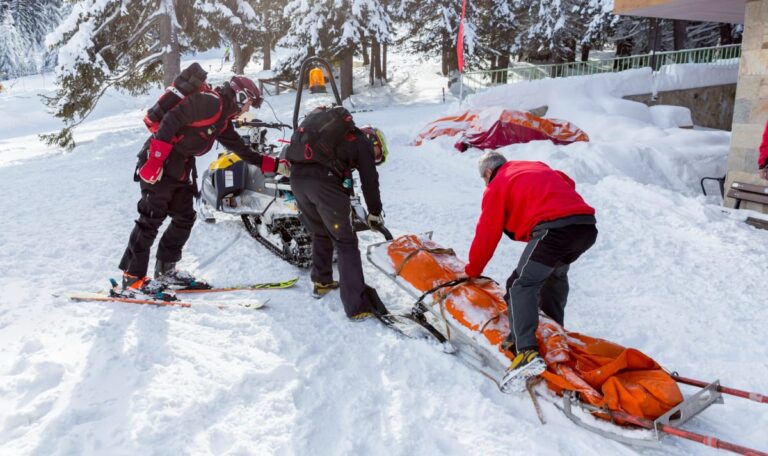 Horror-Sturz bei Weltcup-Abfahrt: Ski-Talent verliert Helm und Saison