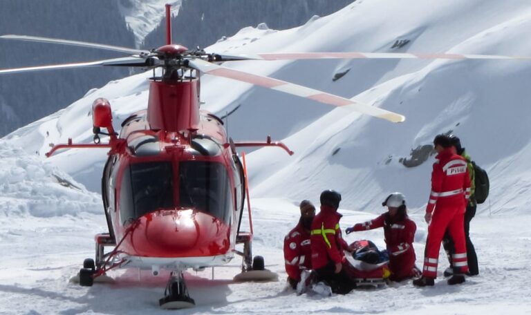Skiunfall eskaliert: Kroate (30) bewusstlos – Hubschrauber rast herbei!
