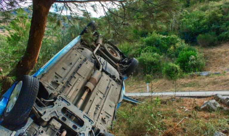 Drama im Zillertal: Auto stürzt 55 Meter in die Tiefe