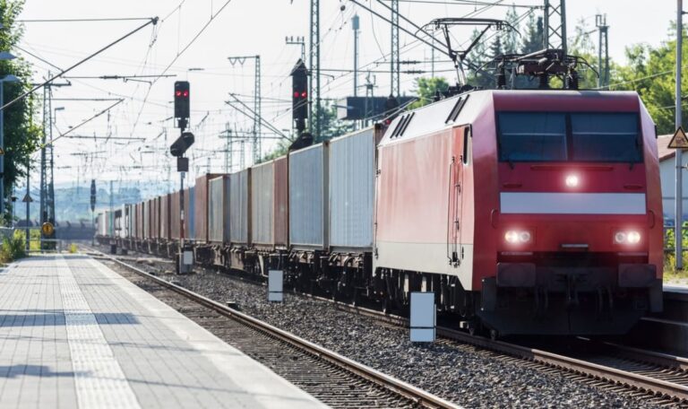 Betrunkener Lokführer ignoriert Haltesignal – ÖBB muss Stromversorgung kappen