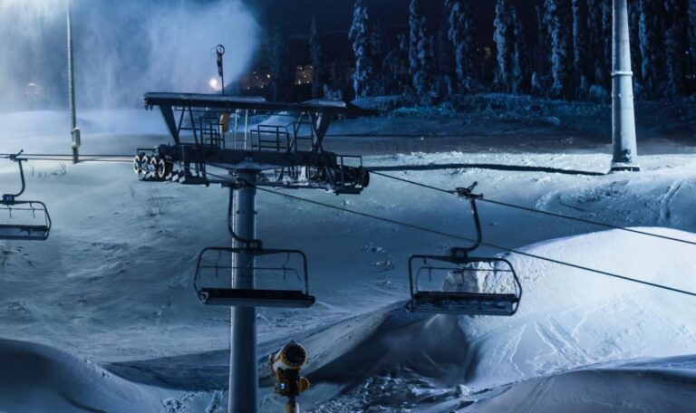 Nächtlicher Terror in Skigebiet: Unbekannte attackieren Schneekanonen