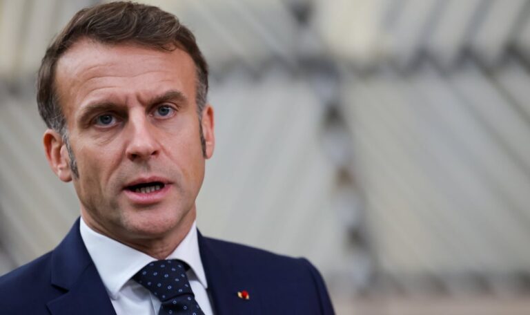 Macron greift durch: Total-Verbot für TikTok & Co bei Teenagern