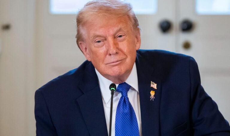Trump droht Grönland mit Invasion: Ohne Deal „nehmen wir es auf die harte Tour