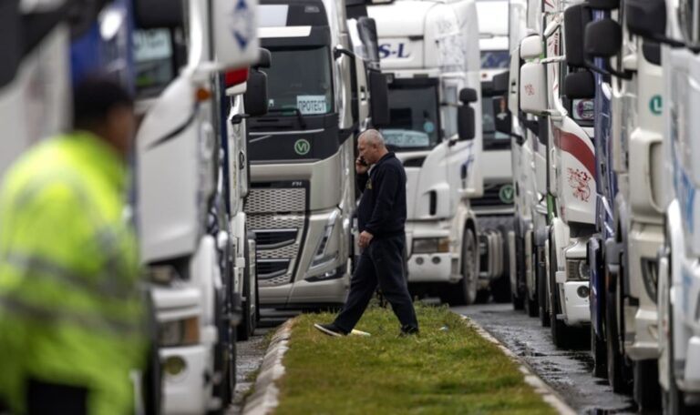 Keine Ausfahrt mehr!“ – Balkan-Frächter legen EU-Grenzen lahm