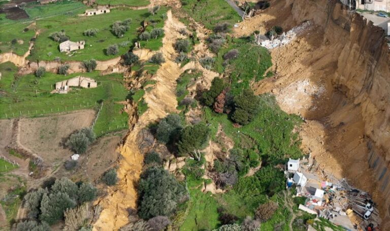 Katastrophe verschärft sich: Erdrutsch in Sizilien bedroht weiter Tausende
