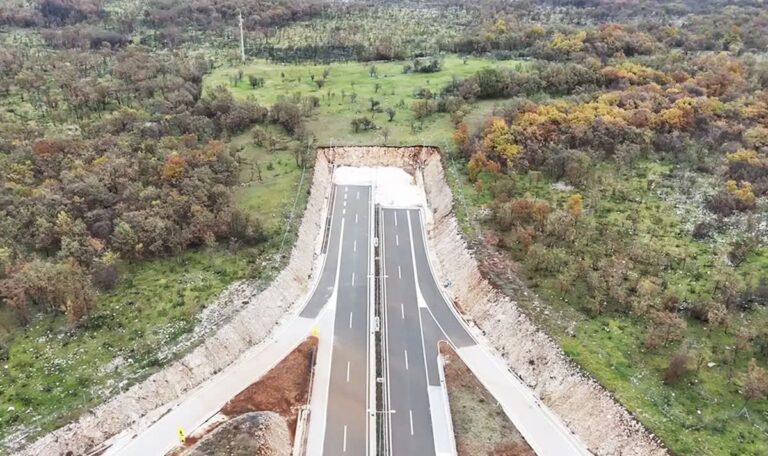 Absurdes Verkehrsprojekt: Bosniens „Geister-Autobahn“ endet im Nirgendwo (VIDEO)