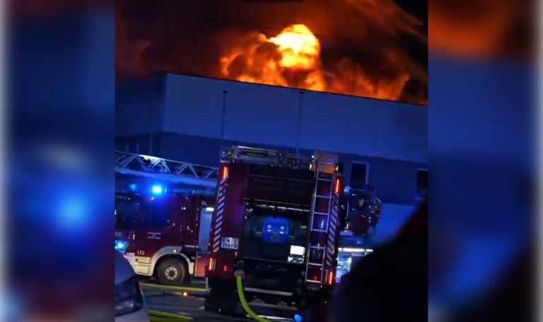 Löschwasser friert sofort“ – Schwieriger Einsatz bei Großbrand in Wien (VIDEO)