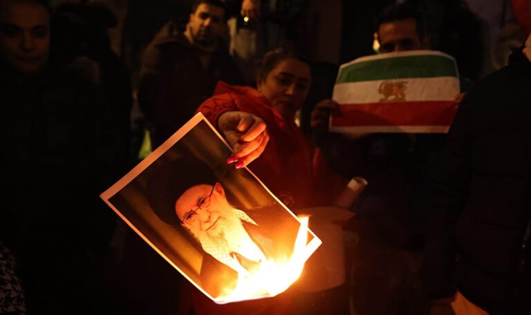 Proteste im Iran: Führung laut Trump zu Verhandlungen bereit