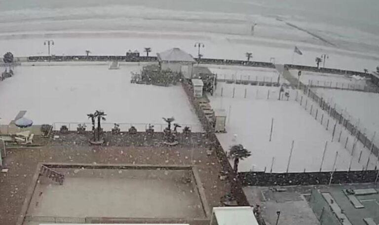 Weiße Sensation: Adria-Strände nach 9 Jahren wieder unter Schneedecke