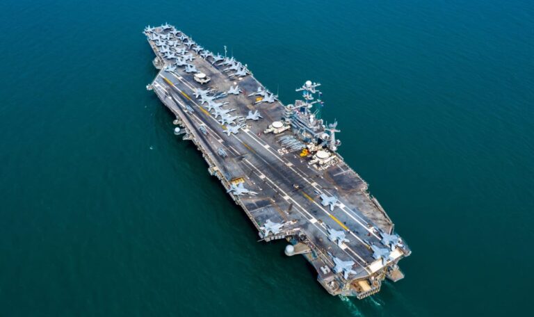 Trumps Kriegsdrohung: US-Flugzeugträger steuert auf Iran zu
