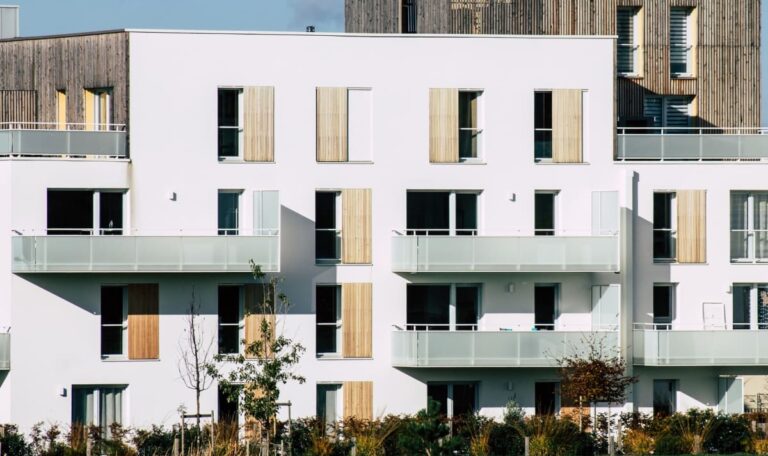Ohne Deutsch keine Gemeindewohnung“ – FPÖ plant radikalen Kurswechsel
