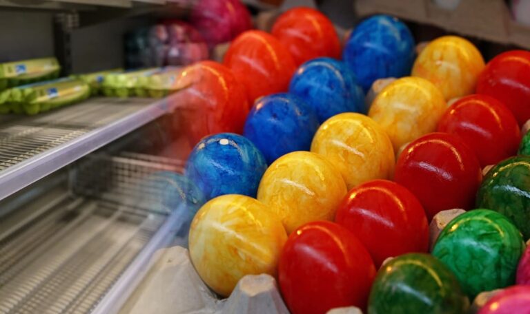 Während Eier knapp werden: Bunte Ostereier schon im Januar
