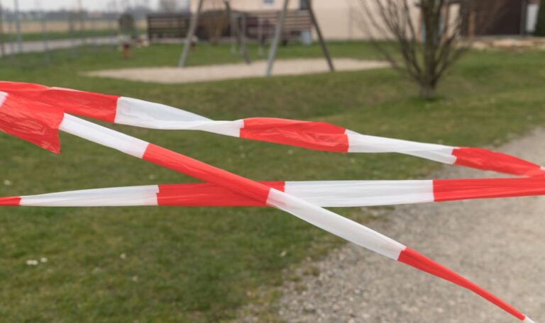 Horror auf Kinderspielplatz: Teenie prügelt 81-Jährigen zu Tode
