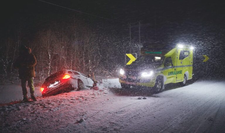 Winter-Crash: Kroate stürzt mit Luxus-SUV über Böschung