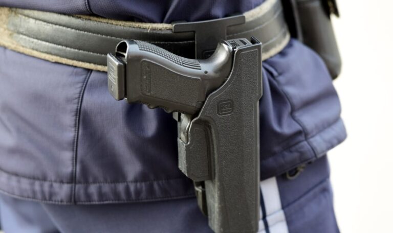 Mit Messer in Ex-Wohnung: Eindringling landet selbst im Spital