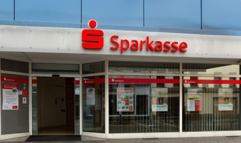 Millionen-Coup durch die Wand: Profis räumen 3300 Schließfächer leer