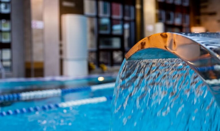 Nach Grapsch-Skandal und Messerstechereien: Therme zieht Notbremse
