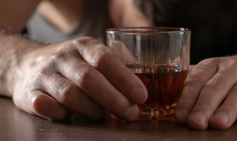 Tod im Lokal: Barkeeper missbrauchte bewusstloses Opfer statt Hilfe zu holen