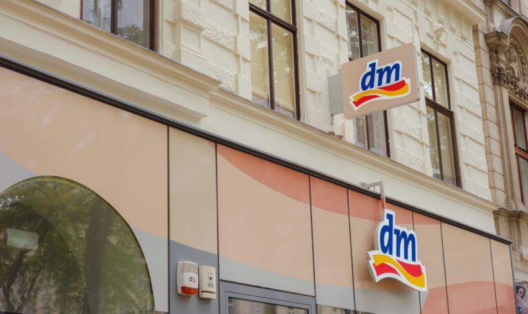 Achtung, Stromschlag! dm ruft Beauty-Zubehör zurück