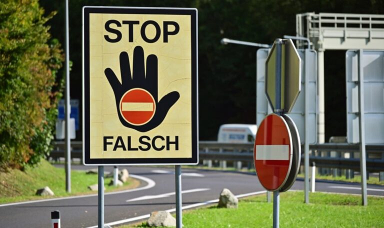 Ein Toter und zwei Verletzte durch Geisterfahrer-Unfall