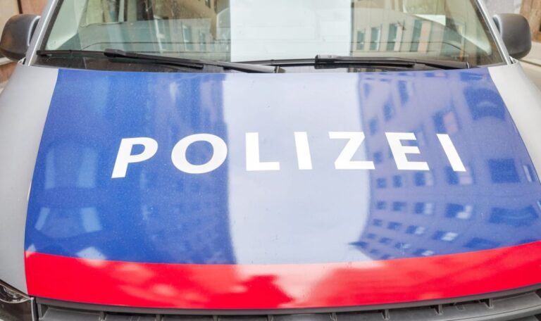 Horror-Keller in Vorarlberg: Föten in Gläsern und Nazi-Relikte entdeckt