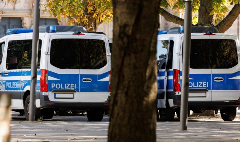 23-Jährige nach Unfall verstorben – Fahrer flüchtete eiskalt
