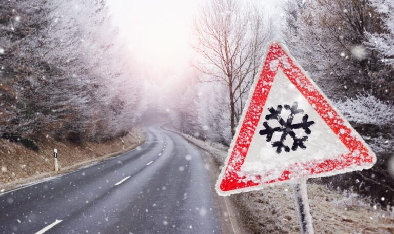 Schneeblind im Verkehr? Wann verschneite Schilder noch gelten