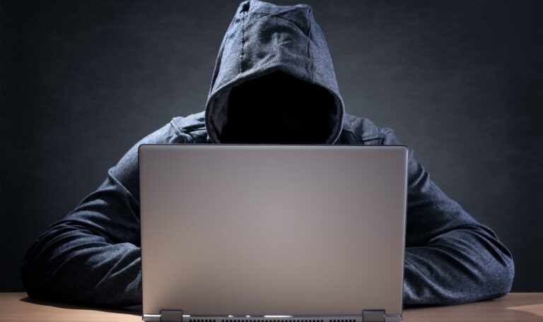 Vom Opfer erkannt: Laptop-Räuber klickt sich selbst ins Aus