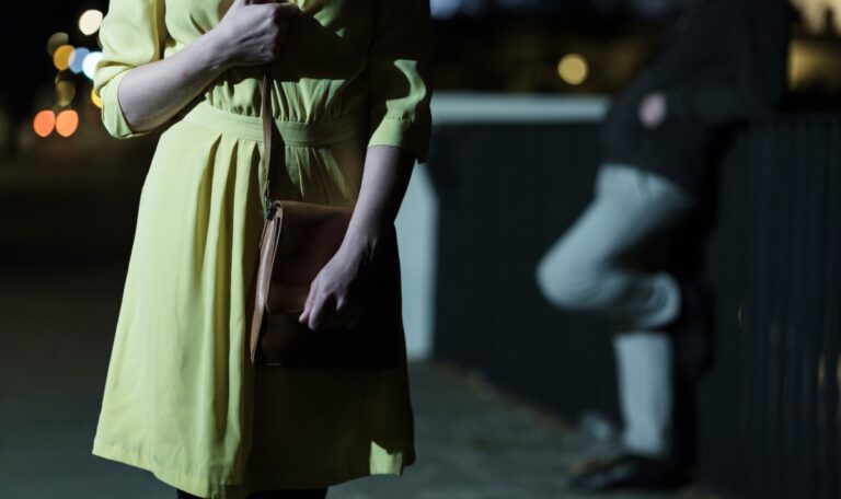 „Er wusste immer, wo ich bin“ – Escort per GPS verfolgt