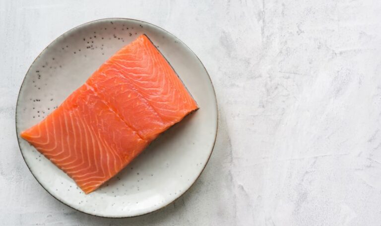Lebensmittel‑Panne beim Lachs – Datum führt zu massenhaftem Rückruf!
