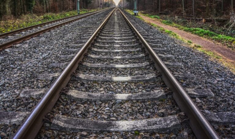 Menschen flogen durch die Luft“ – Überlebende schildert Horror im Todeszug