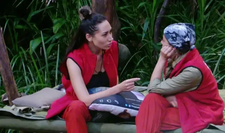 Dschungelcamp: Samira konfrontiert Affären-Eva vor laufenden Kameras