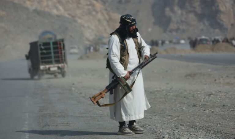 Pakistan bombardiert Afghanistan – mit Unterstützung der USA
