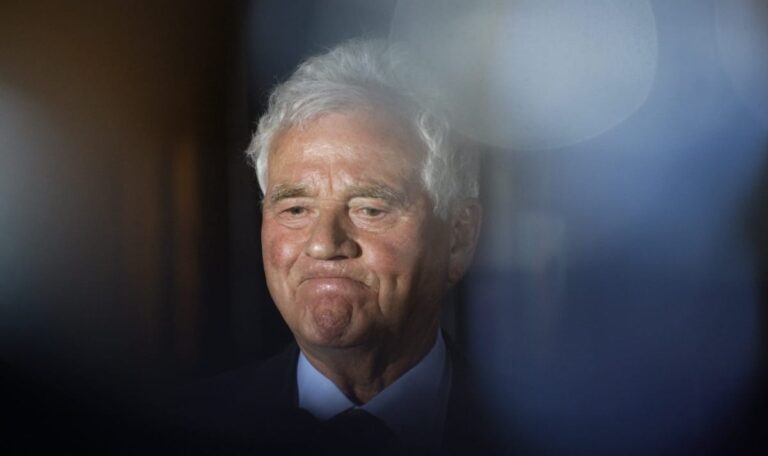 Milliardär Stronach vor Gericht: 13 Frauen klagen wegen Missbrauchs