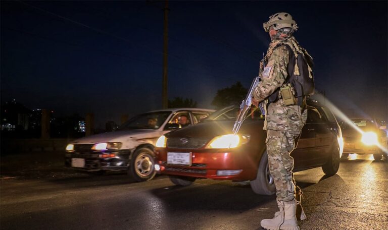 Pakistan erklärt Taliban „offenen Krieg“ – Explosionen über Kabul