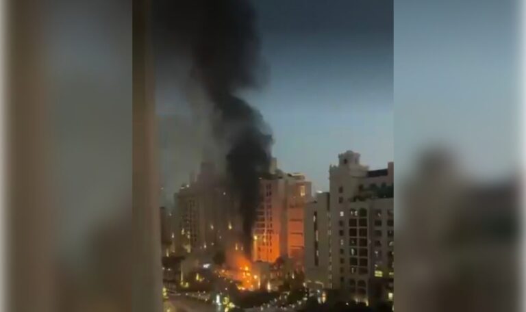 Raketen über Dubai – Touristen fliehen in Panik