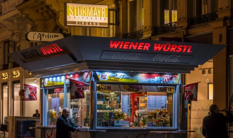 Vom Schmäh zur Erfolgsgeschichte: Vegane Revolution am Würstelstand