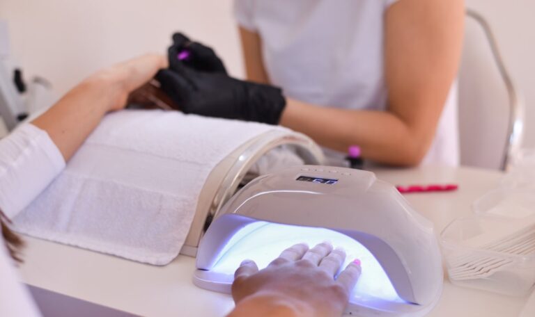 Gesundheitliche Risiken: Die Schattenseiten der Gel-Maniküre