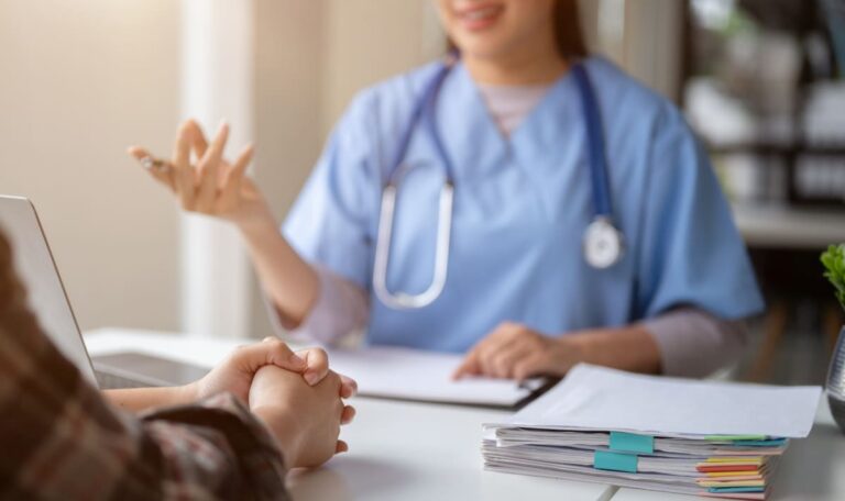 Arztbesuch wird Luxus: Wahlarzt kostet Patienten hunderte Euro!