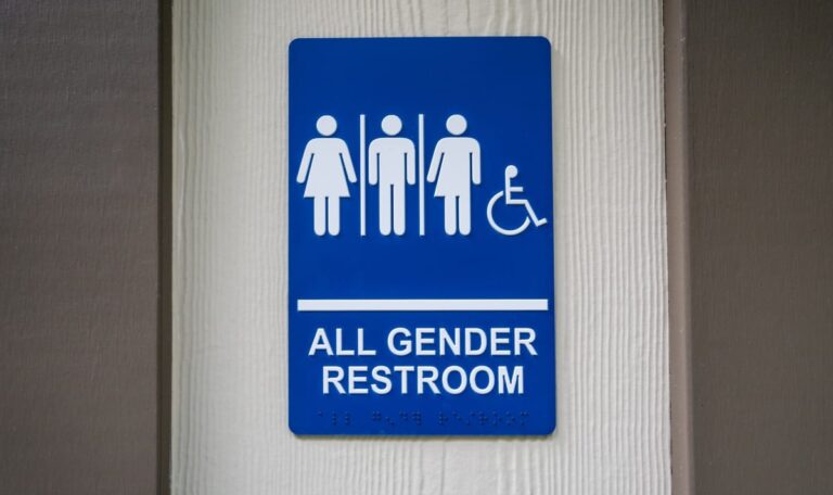 Gegen Unisex-Toiletten in Schulen!“ – Klo-Streit sprengt Regierung