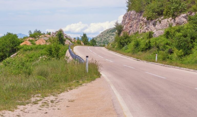 EU pumpt Millionen in Bosniens Straßennetz – Tödliche Kreuzungen im Fokus