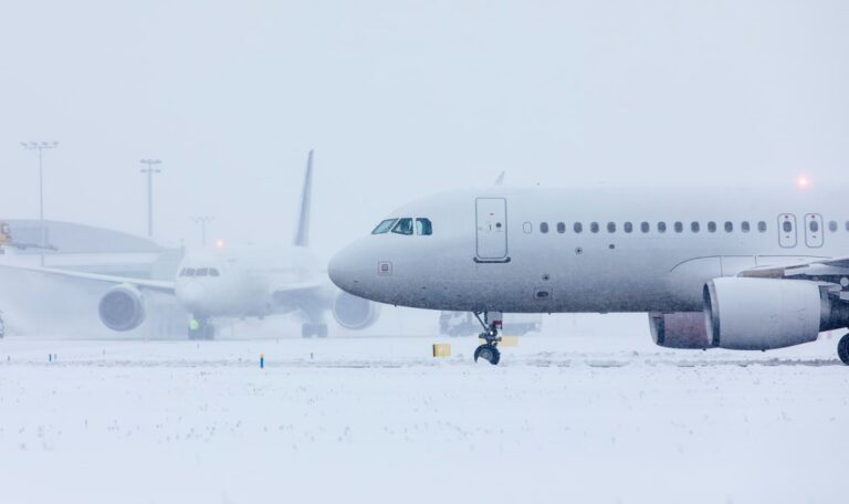 Winter-Albtraum in Wien – Flughafen stillgelegt, Flüge gestrichen!