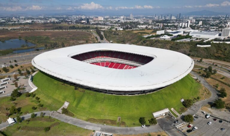 Grauenhafter Fund: Massengrab bei WM‑Stadion entdeckt!
