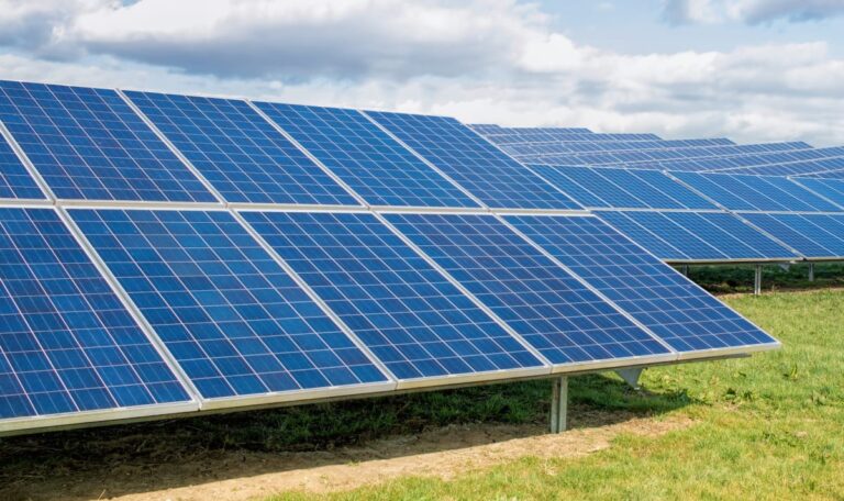 Riesen‑Investition: Chinesische Firma baut größten Solarpark Serbiens!