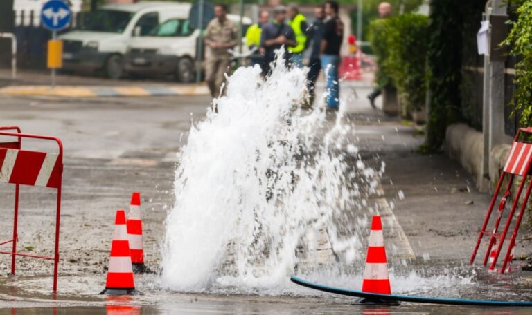 Chaos in Wien: Handelskai nach Rohrbruch komplett geflutet!