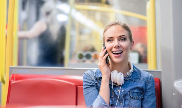 Wiener Linien greifen durch – So hoch ist die Strafe für laute Telefonate