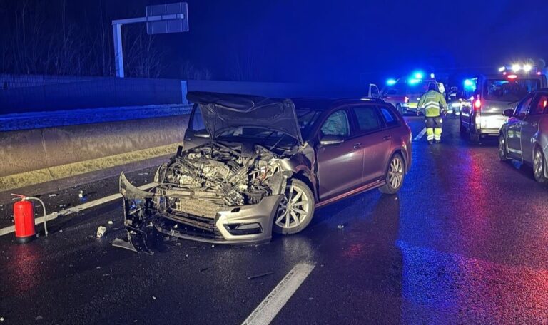 Auffahrunfall auf A9: Vier Verletzte und elf Kilometer Stau