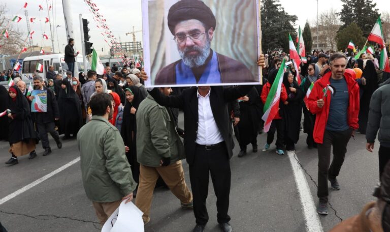 Khameneis Sohn soll der neue Oberste Führer des Iran sein