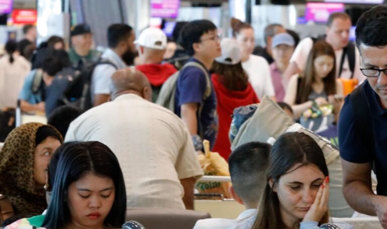 Nahost-Krise legt globale Luftfahrt lahm – Evakuierungsflug kostet 350.000 Dollar