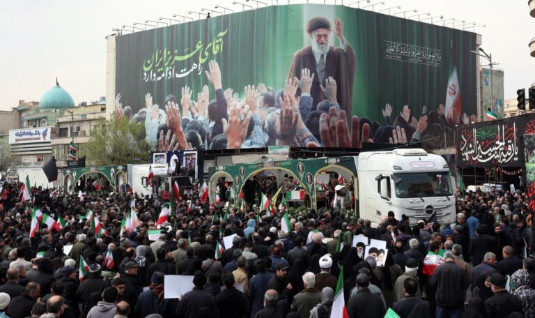 Nach blutigen Protesten: Iran erhöht Mindestlohn um 60 Prozent